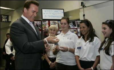 Governor Arnold Schwarzenegger talking to Teenangels at the 2006 Cyber Safety Summit in California.